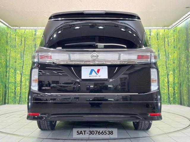 Nissan ELGRAND 2015-11 3832483-14