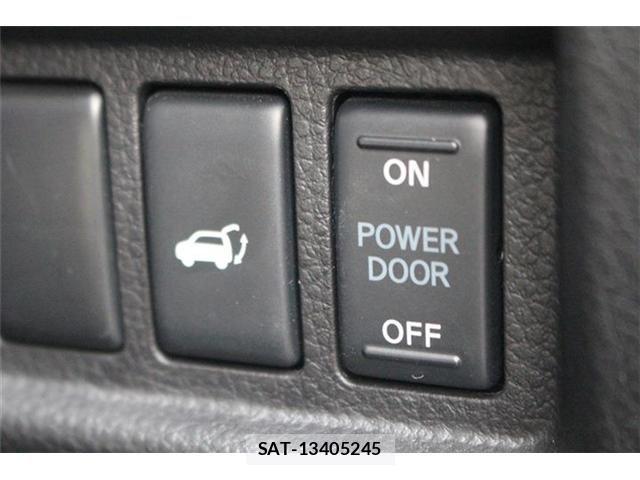 Nissan ELGRAND 2023-08 3905257-25