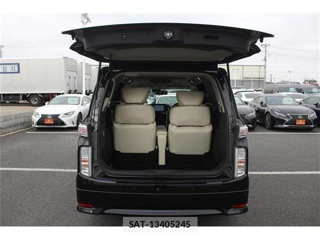Nissan ELGRAND 2023-08 3905257-28