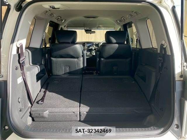 Nissan ELGRAND 2019-03 3905280-11