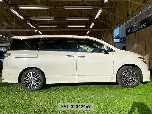 Nissan ELGRAND 2019-03 3905280-14