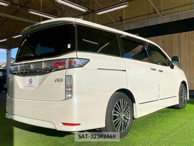 Nissan ELGRAND 2019-03 3905280-15