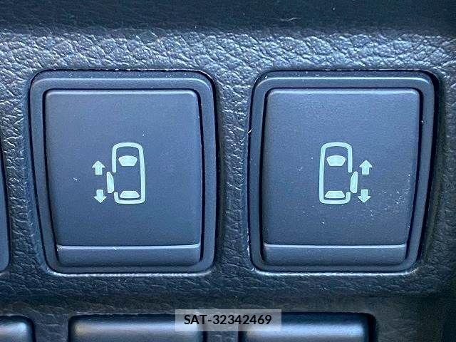 Nissan ELGRAND 2019-03 3905280-4