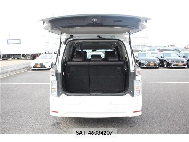 Nissan ELGRAND 2024-03 4041592-25