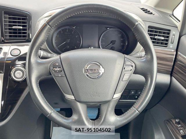 Nissan ELGRAND 2017-06 4109376-11