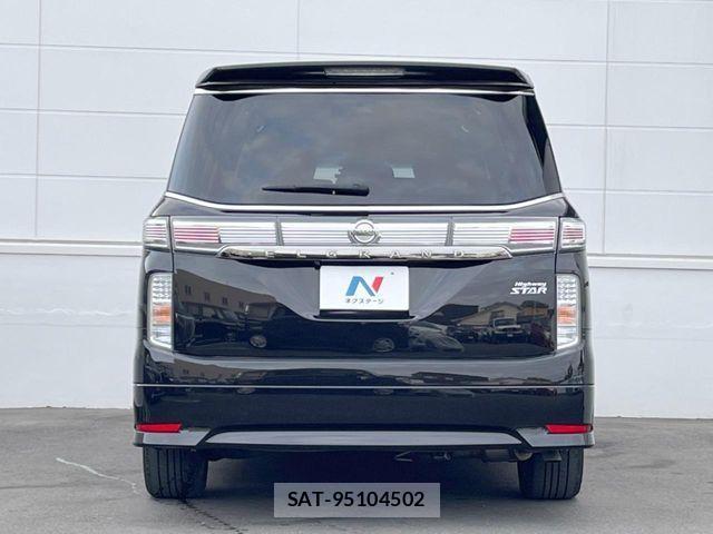 Nissan ELGRAND 2017-06 4109376-15