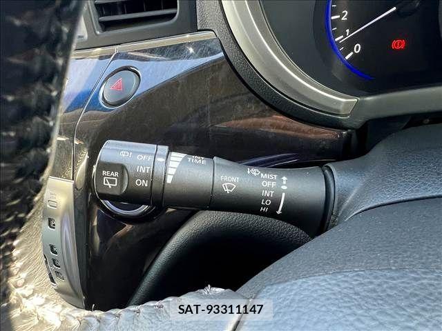 Nissan ELGRAND 2012-03 4240701-14