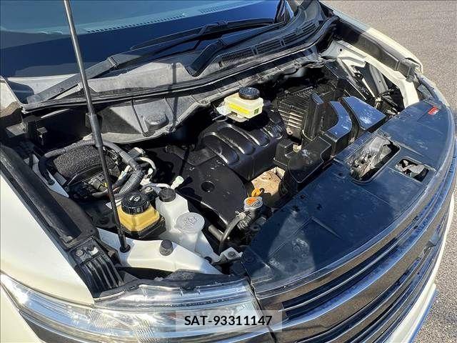 Nissan ELGRAND 2012-03 4240701-26