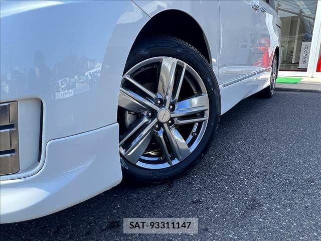 Nissan ELGRAND 2012-03 4240701-28
