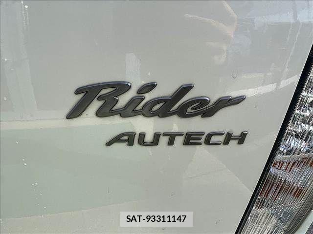 Nissan ELGRAND 2012-03 4240701-29