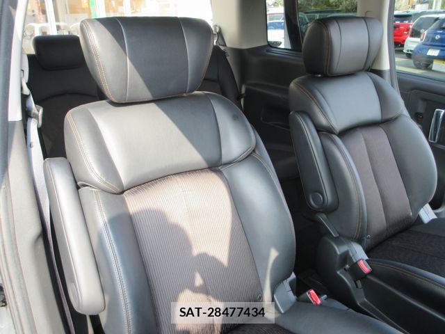 Nissan ELGRAND 2016-03 4323446-13