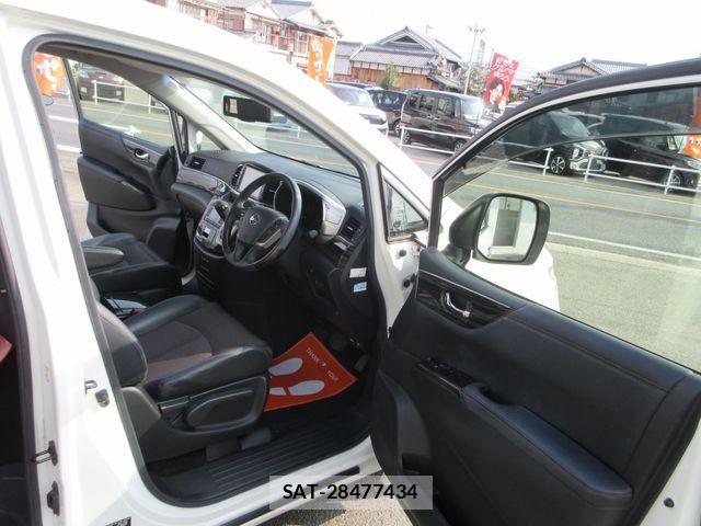 Nissan ELGRAND 2016-03 4323446-14
