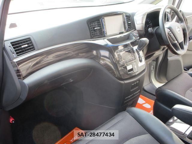 Nissan ELGRAND 2016-03 4323446-16