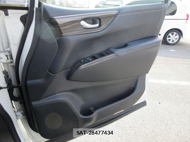 Nissan ELGRAND 2016-03 4323446-19