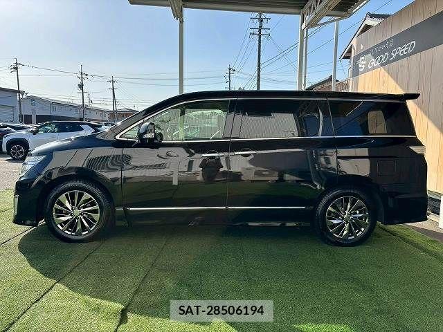 Nissan ELGRAND 2019-05 4753222-15