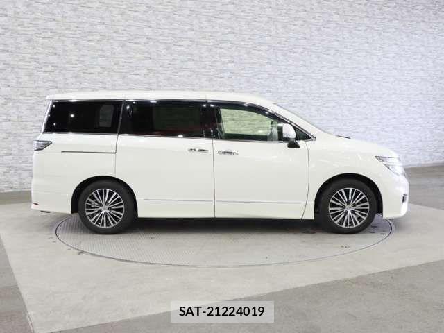 Nissan ELGRAND 2018-10 4939869-12