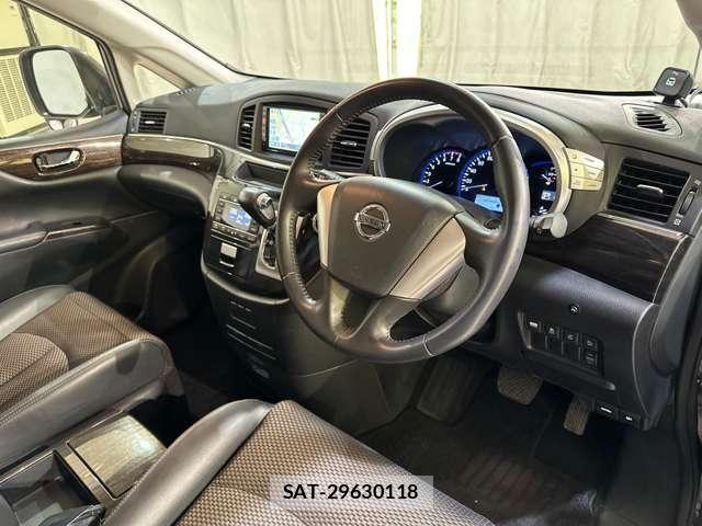 Nissan ELGRAND 2012-10 4939886-11