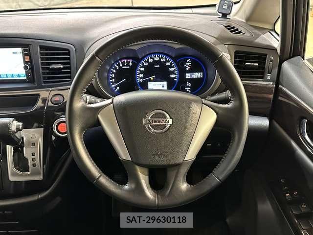 Nissan ELGRAND 2012-10 4939886-12