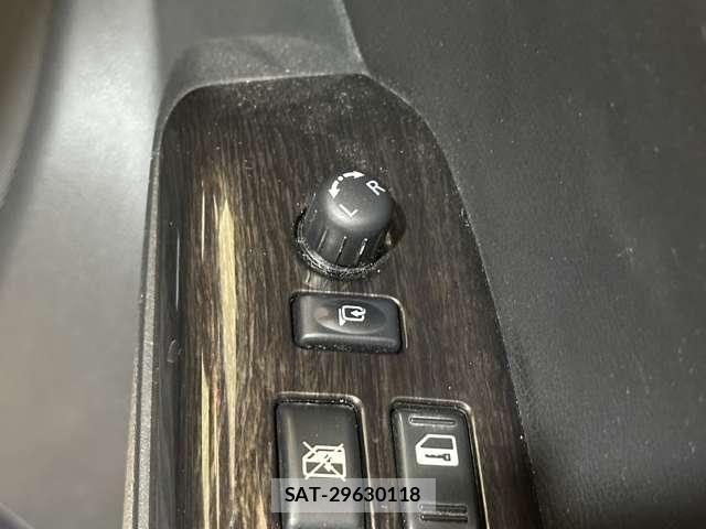 Nissan ELGRAND 2012-10 4939886-17