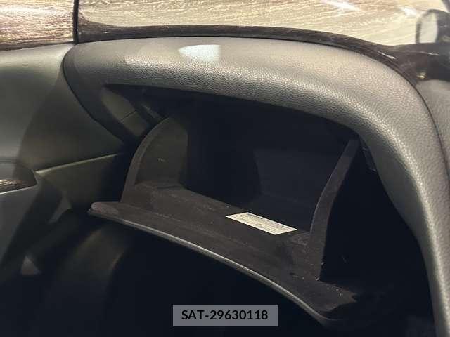 Nissan ELGRAND 2012-10 4939886-24