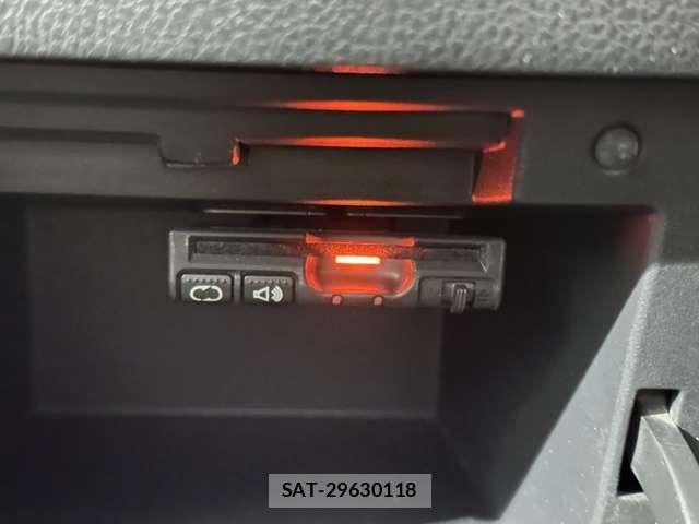 Nissan ELGRAND 2012-10 4939886-25