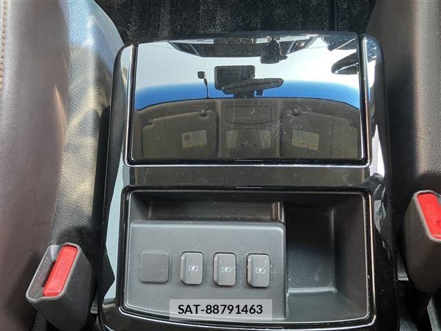 Nissan ELGRAND 2021-03 5867206-16