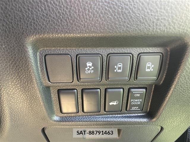 Nissan ELGRAND 2021-03 5867206-18