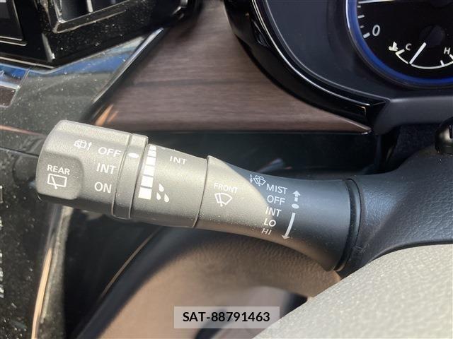 Nissan ELGRAND 2021-03 5867206-23