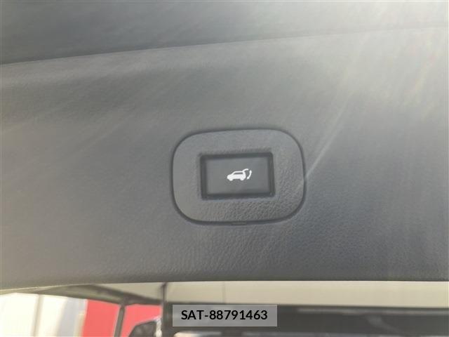 Nissan ELGRAND 2021-03 5867206-28