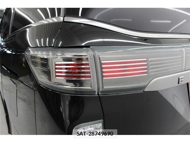 Nissan ELGRAND 2015-08 5867219-17