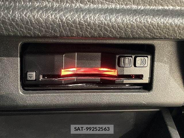 Nissan ELGRAND 2017-03 5867209-11