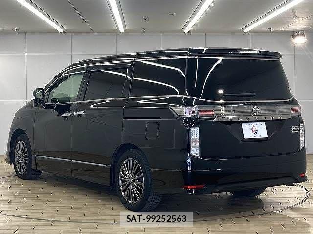 Nissan ELGRAND 2017-03 5867209-15