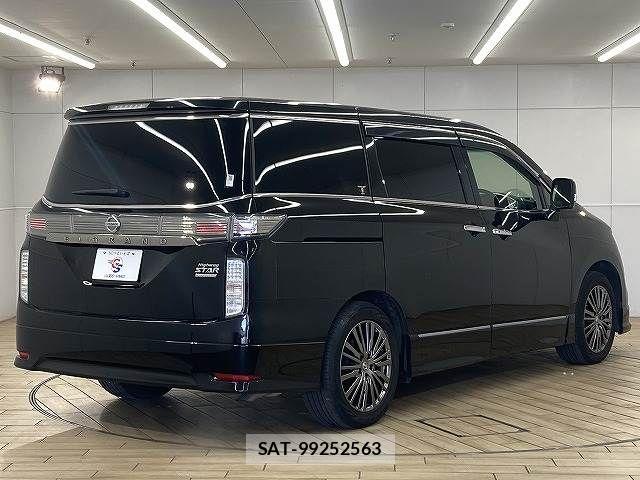 Nissan ELGRAND 2017-03 5867209-16