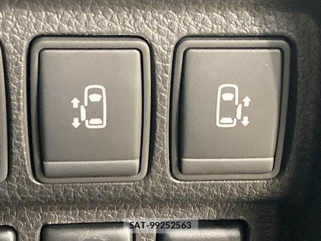 Nissan ELGRAND 2017-03 5867209-7