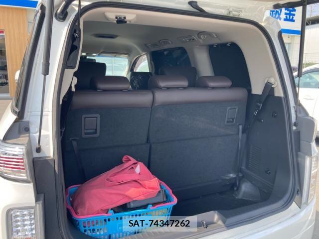 Nissan ELGRAND 2022-05 5867204-11