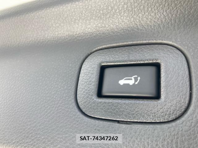 Nissan ELGRAND 2022-05 5867204-12