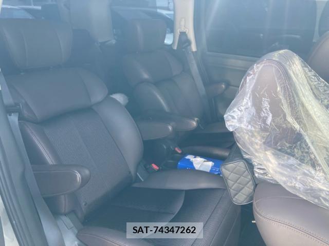 Nissan ELGRAND 2022-05 5867204-13