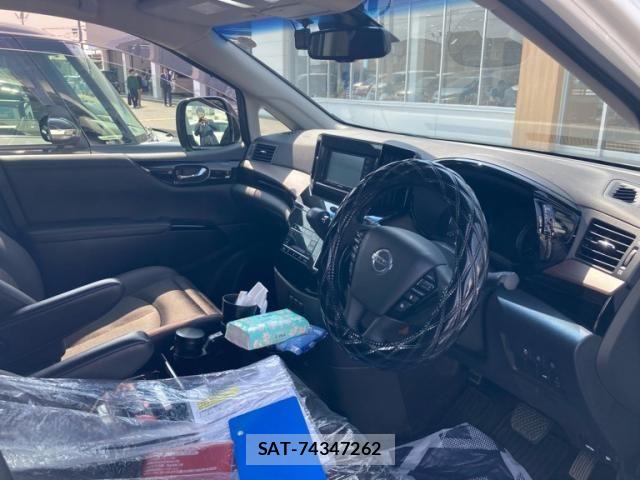 Nissan ELGRAND 2022-05 5867204-14