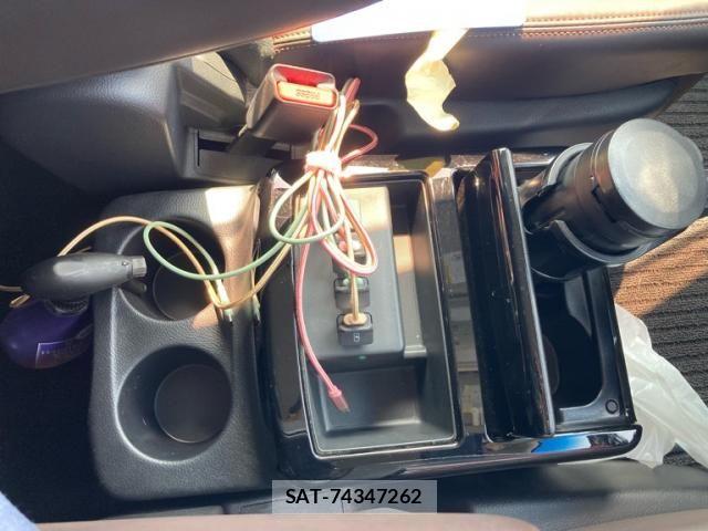 Nissan ELGRAND 2022-05 5867204-23