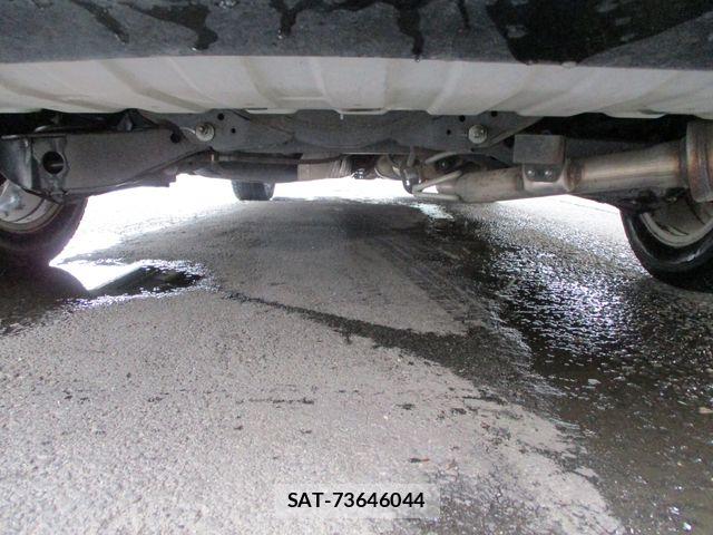 Nissan ELGRAND 2017-05 5867223-10