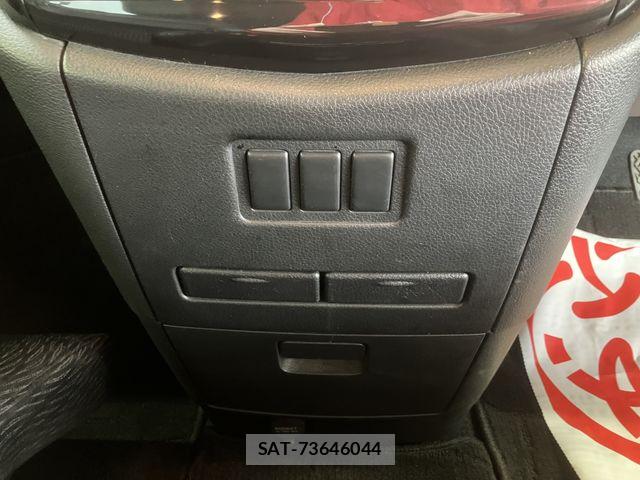 Nissan ELGRAND 2017-05 5867223-26