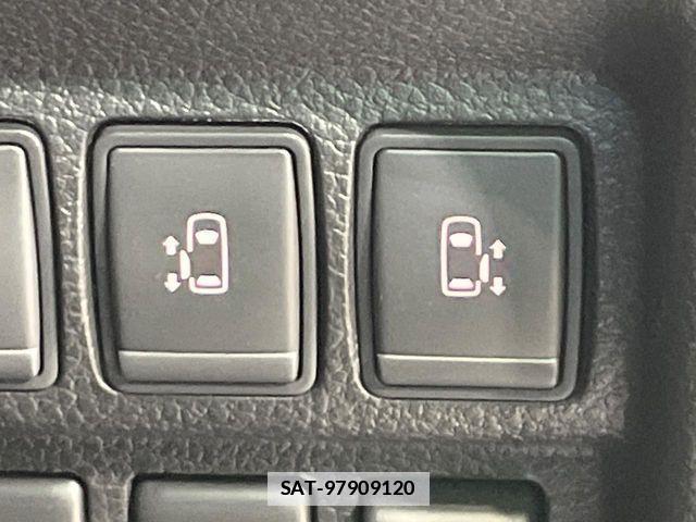 Nissan ELGRAND 2019-06 6004858-4