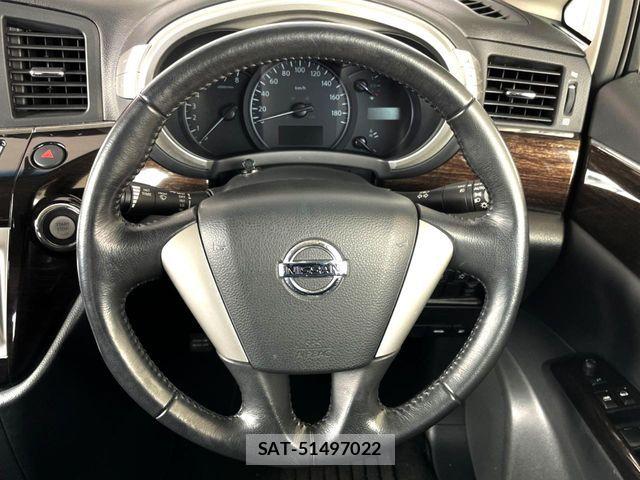 Nissan ELGRAND 2013-06 6004896-10