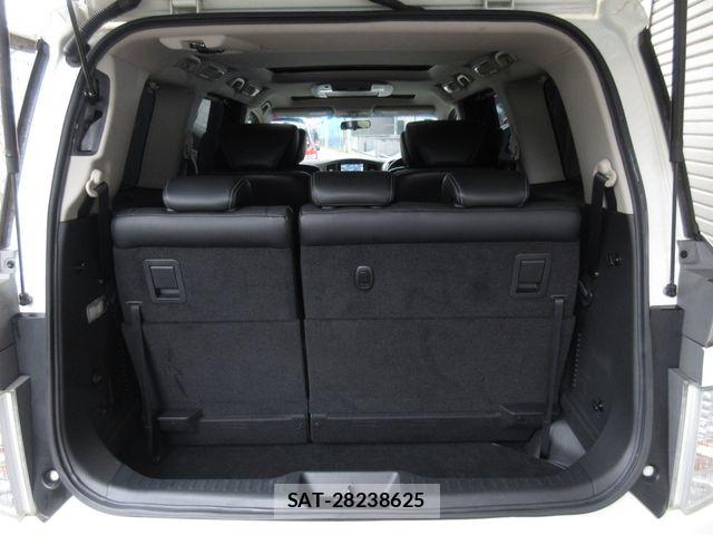 Nissan ELGRAND 2017-04 6004886-10