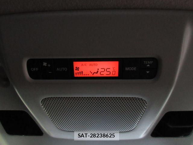 Nissan ELGRAND 2017-04 6004886-14