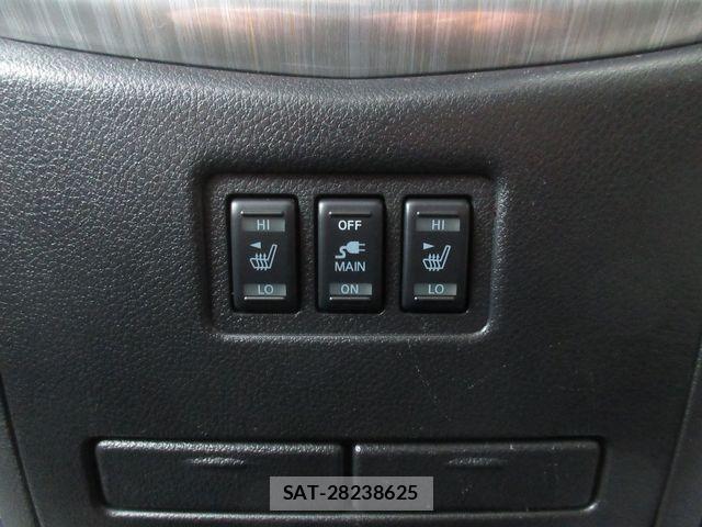 Nissan ELGRAND 2017-04 6004886-22