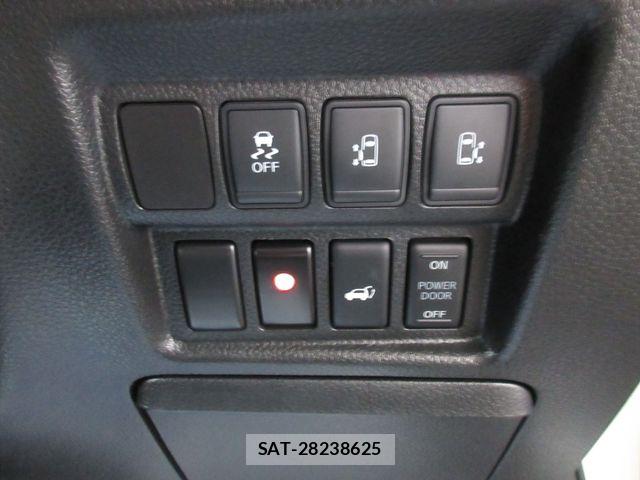 Nissan ELGRAND 2017-04 6004886-25