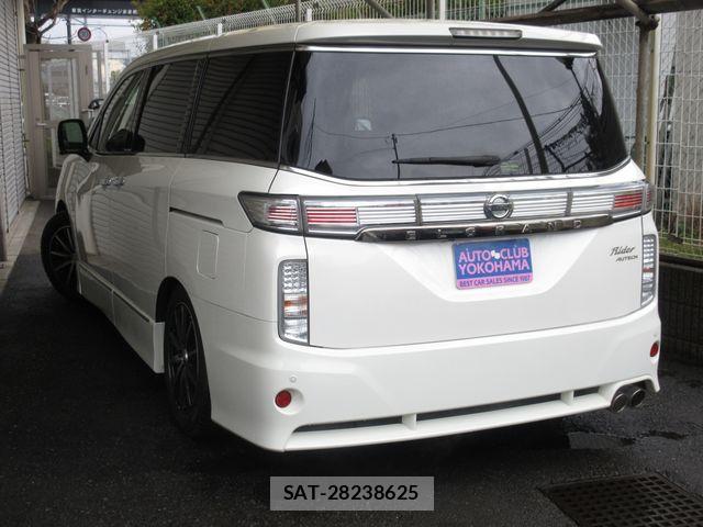 Nissan ELGRAND 2017-04 6004886-28