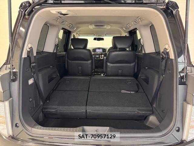 Nissan ELGRAND 2017-06 6243815-11