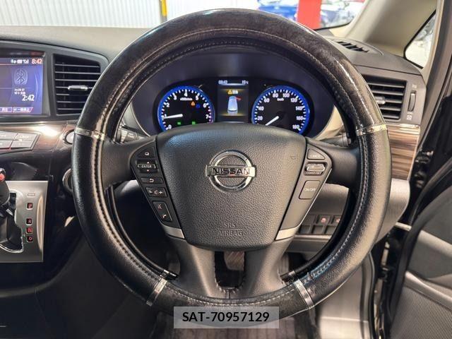 Nissan ELGRAND 2017-06 6243815-13